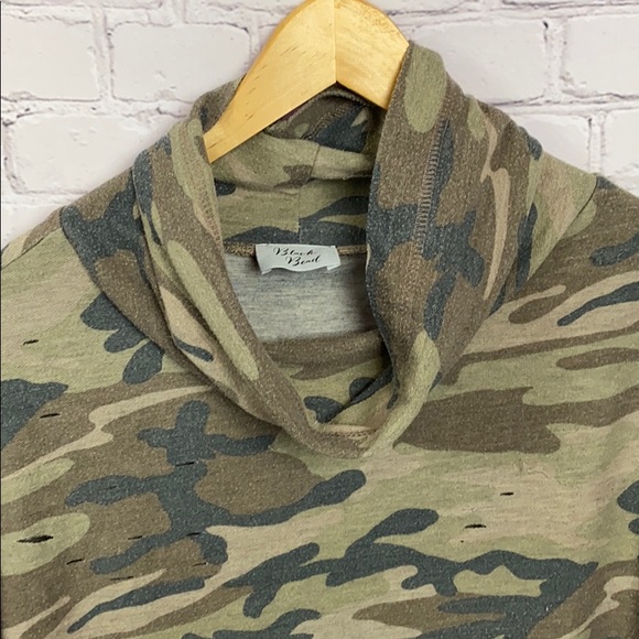 ✨Distressed Camo Pullover Sweatshirt - Picture 2 of 6